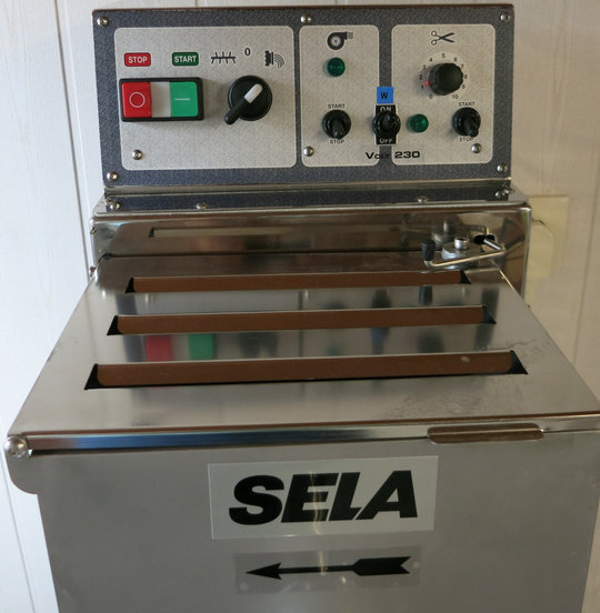 gebrauchte SELA Nudelmaschine TR 110 in weiss mit 1  Teflonmatrize