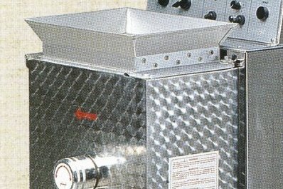 gebrauchte SELA Nudelmaschine TR 110 mit Einfülltrichter Teflonmatrize