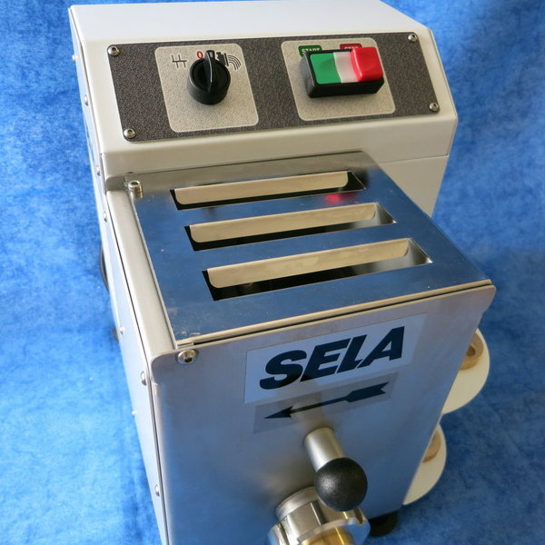 SELA TR 50 Nudelmaschine weiß mit 3 Teflonmatrizen Vorführgerät